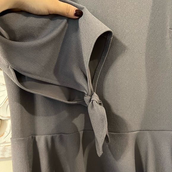 Banana Republic Gray Peplum Top with Tie 3/4 Sleeve Detail (Size Medium) - Picture 2 of 3